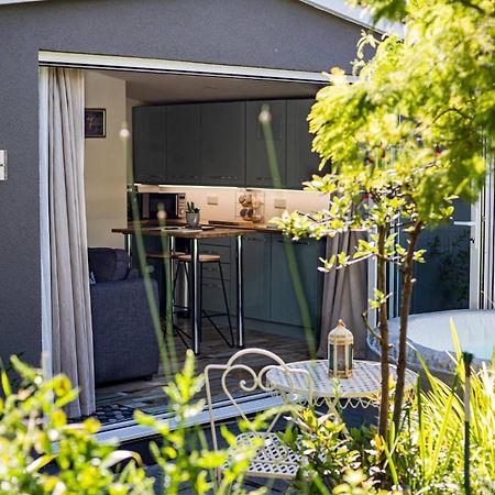 Hideaway Cabin For Two On Edge Of New Forest Hinton  Exteriör bild